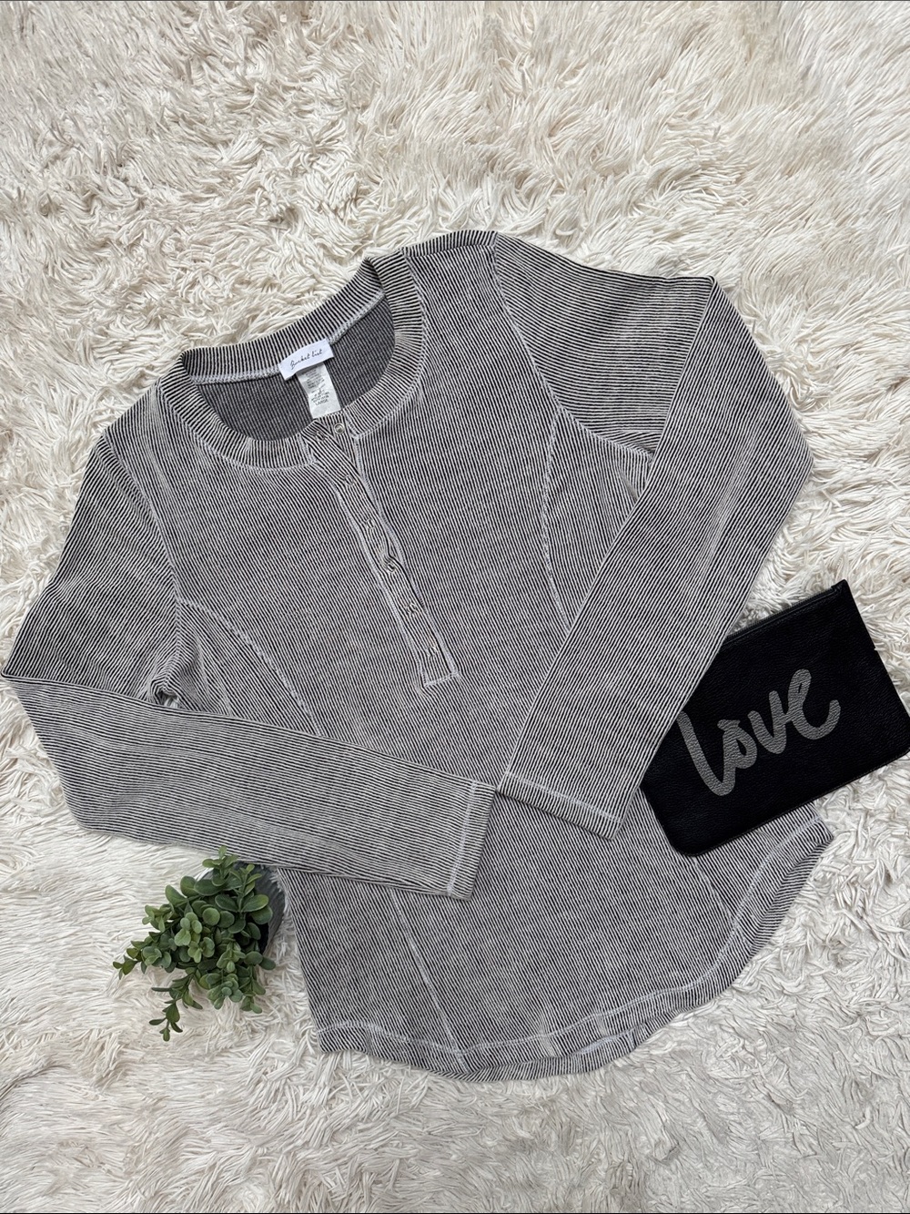 Bucket List Ribbed Crewneck Henley LS Top ๐ Black & White - Picture 1 of 13